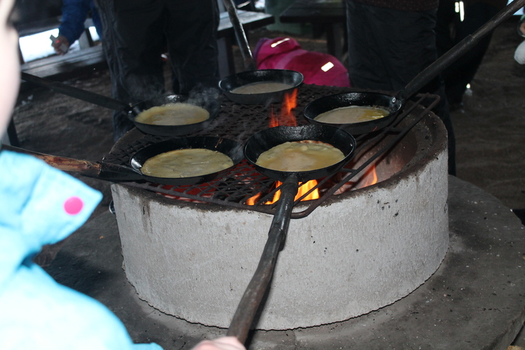 Lettuja paistumassa
