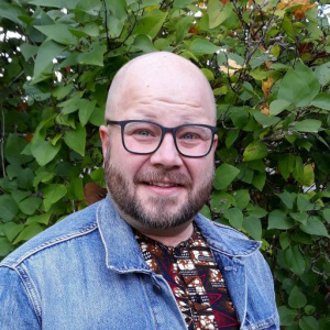 Kuvassa Kari-Antti Kitunen Kuusankosken seurakuntakeskuksen pihalla viime syyskuussa, kuvaaja Susanna Roitto.