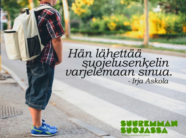 Kouluunsiunaamisjuhla Koulupoika reppu selässä ja teksti Hän lähettää suojelusenkelin varjelemaan sinua Irja Askola