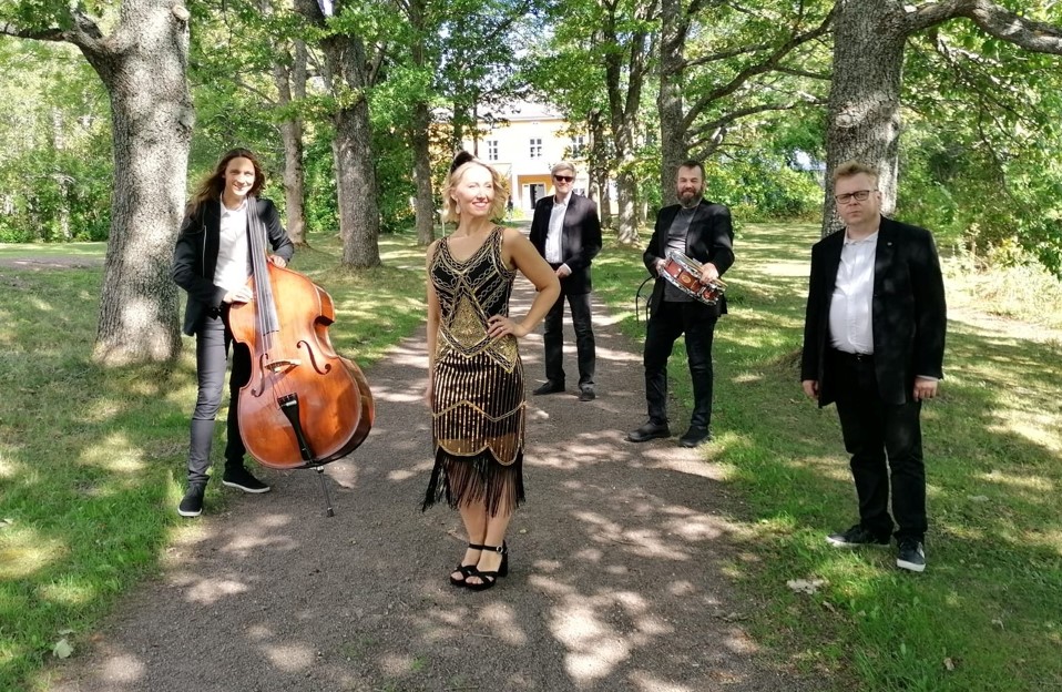 Perjantaina 19.8. on Taiteiden Yö. Kouvolan seurakunnat ovat Manskilla klo 13-14. Manskilla esiintyy klo 13 Heavenly Swing sekä tarjolla on soppatykin antimia. Tervetuloa.