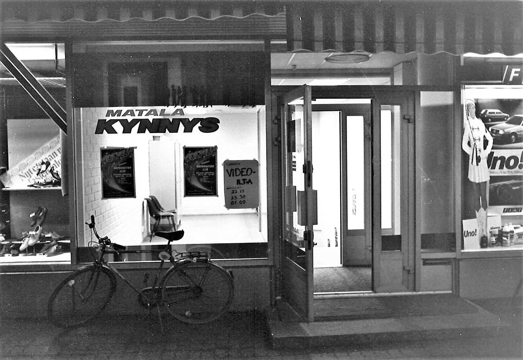 Kuvassa Matala kynnys, nostalginen nuorten ajanviettopaikka, kuvattuna ulkopuolelta.