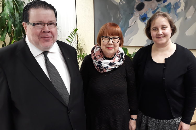 Yhteisten hallintoelinten puheenjohtajat Elina Lehtomäki, Tuula Rikala ja Jouko Leppänen.