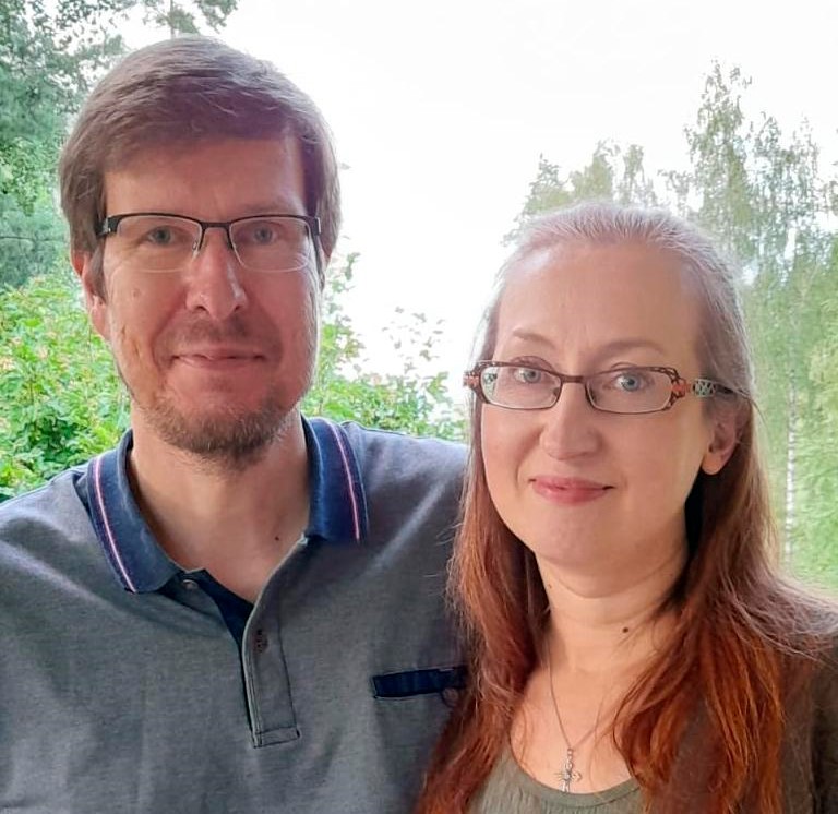 Aviopari Risto ja Marja Liedenpohja vierekkäin.