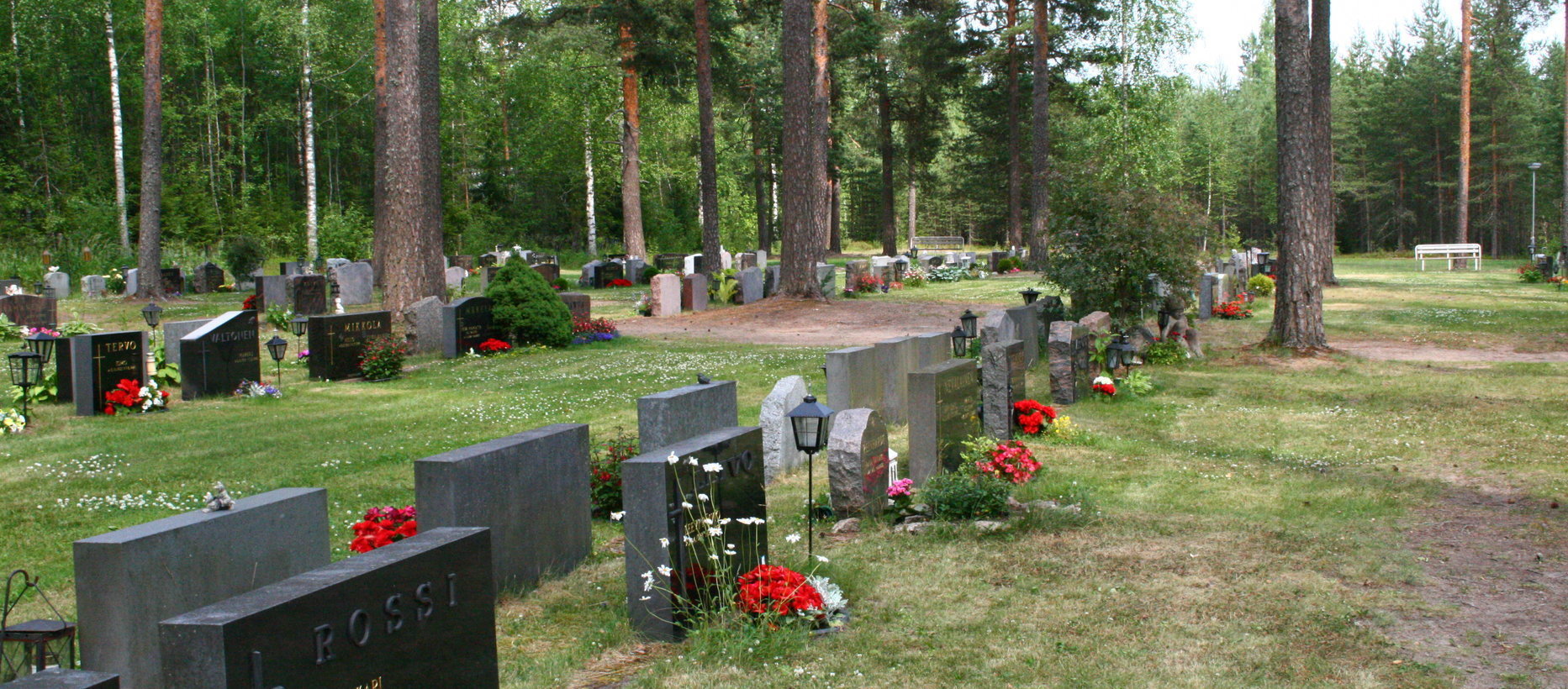 Korian hautausmaa Korian haustamaa kuvattuna yleisilmeeltä.