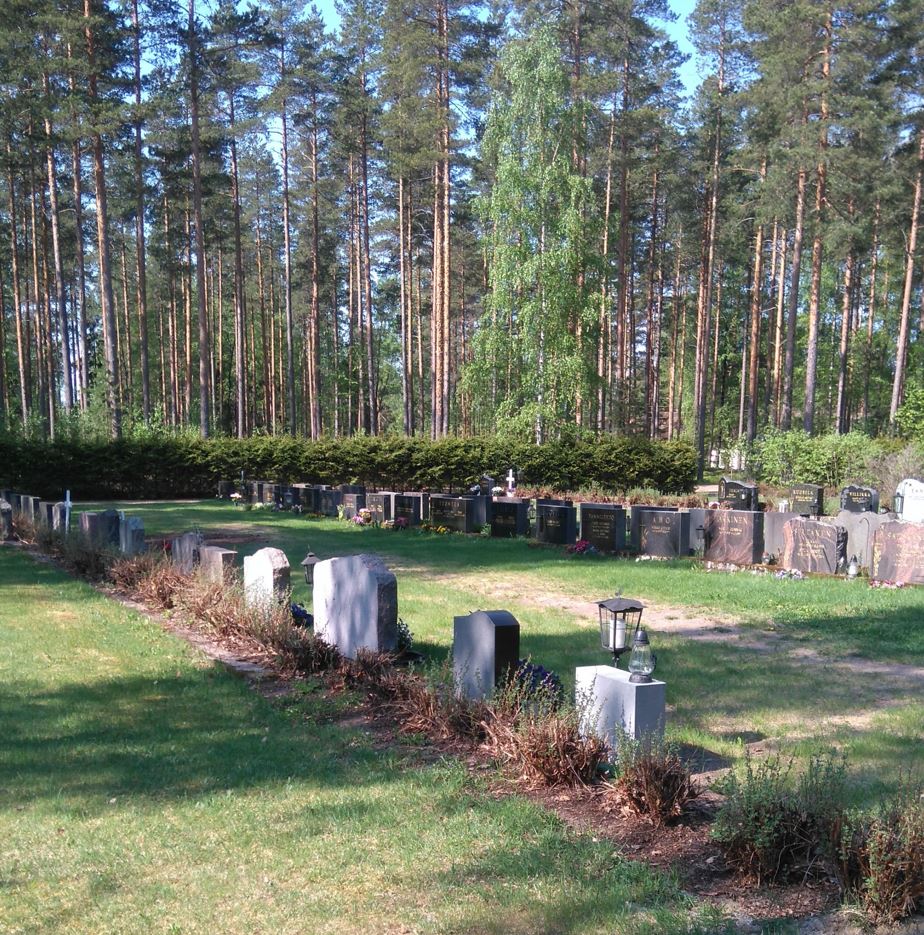 Hirvelän hautausmaa yleiskuva, hautakiviä.