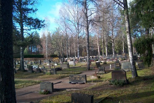Hirvelän hautausmaa Hautausmaan yleiskuva, hautarivejä.