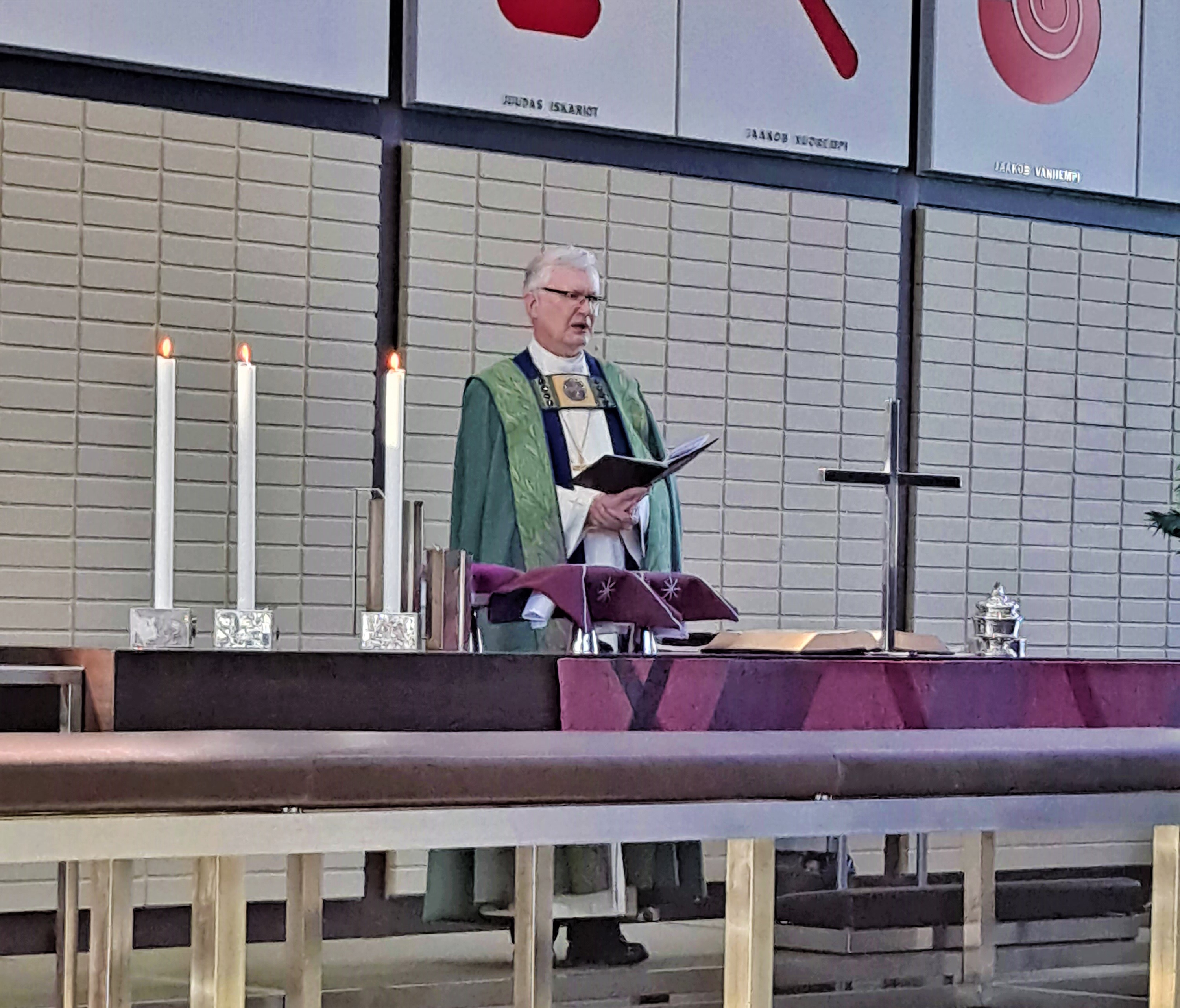 Piispa Seppo Häkkinen Keskuskirkossa 20.3.2022_kuva Laura Blom.jpg