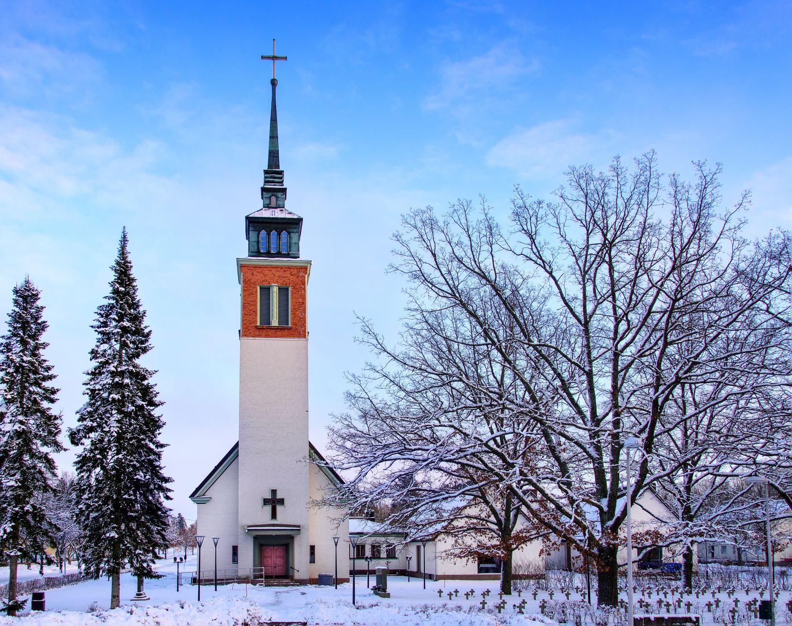 Myllykosken kirkko talvella.